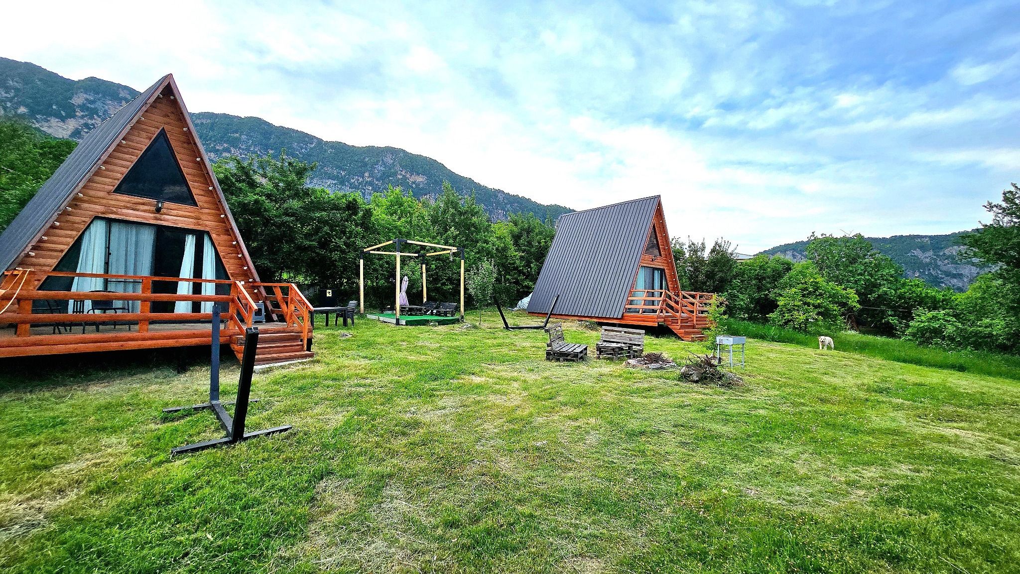 Cottage Tvishi
